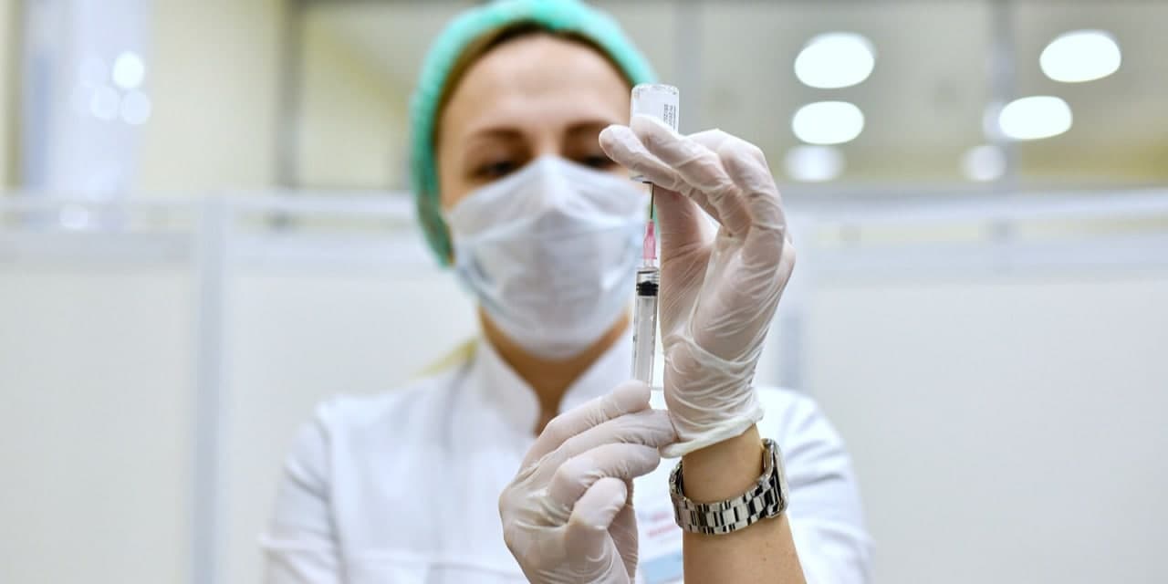 Министр труда РФ: Работника, который не прошел вакцинацию, можно отстранить